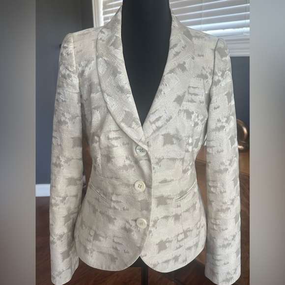Armani Collezioni Jackets & Blazers - Armani Collezioni Cream and Gray Classic Blazer Size 6